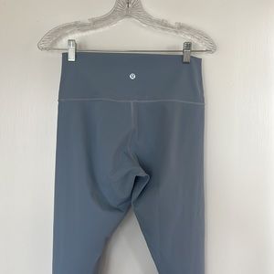 Chambray, Lululemon wonder unders size 8